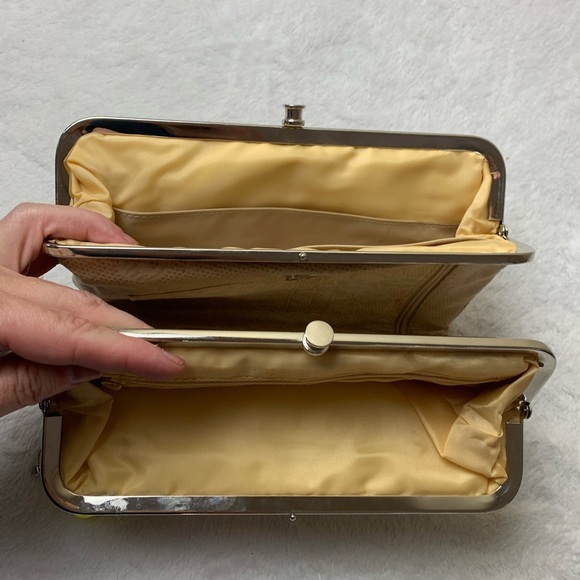 Cream Wallet clutch with lots of pockets - Picture 6 of 9